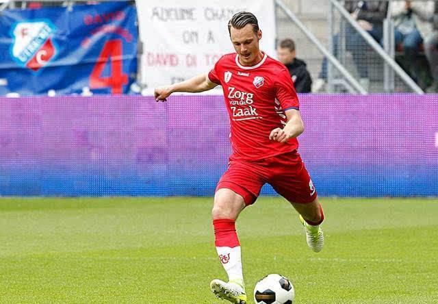 国乒最新战报！王艺迪连下两城，第2局2-2后连得9分，郑怡静告急.